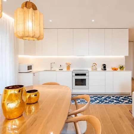 Апартаменты Ocean View Modern Retreat With Pool & Sunset Views *