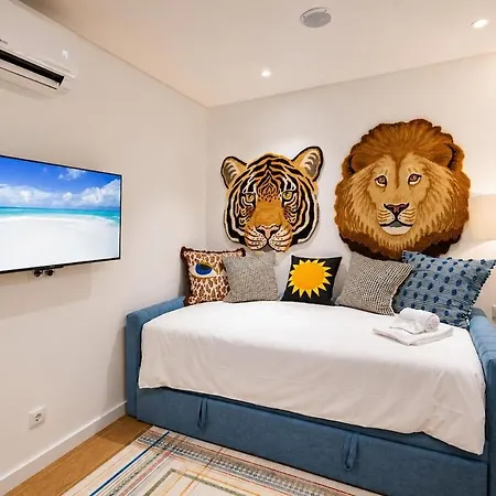 Ocean View Modern Retreat With Pool & Sunset Views Сан-Мартинью-ду-Порту