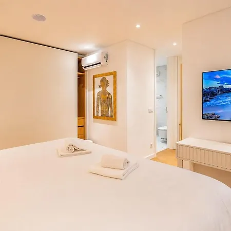 Ocean View Modern Retreat With Pool & Sunset Views Апартаменты *
